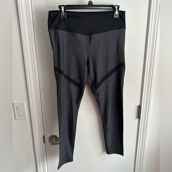 Zella Gray and Black Athletic Leggings, Size Large - Picture 1 of 5
